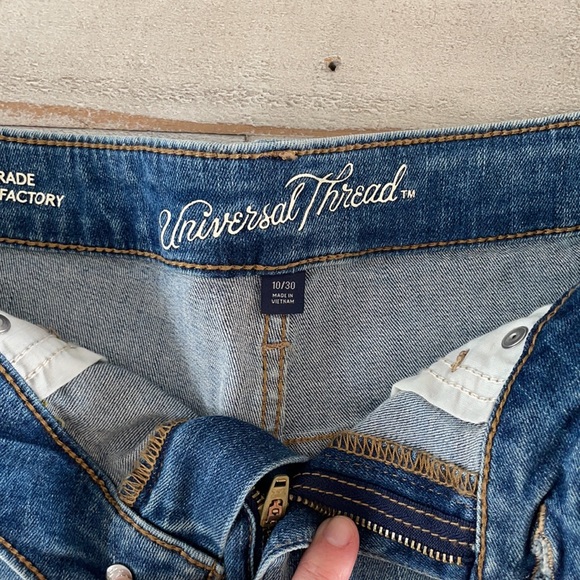 Universal Thread denim shorts - Picture 3 of 5